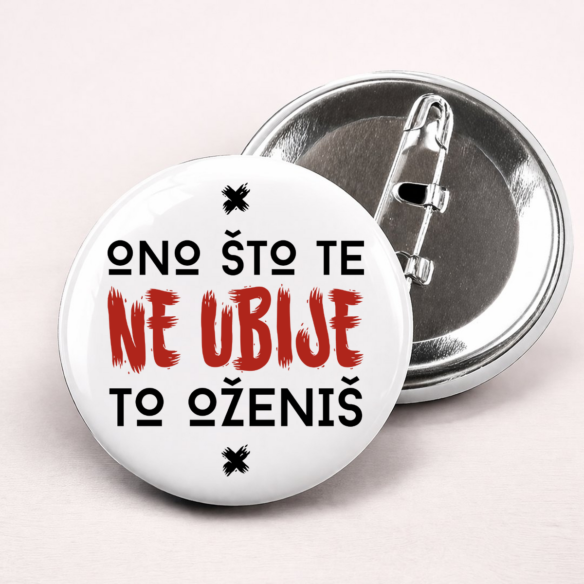 Ono što te ne ubije to oženiš - Bedževi – prikaz izdelka