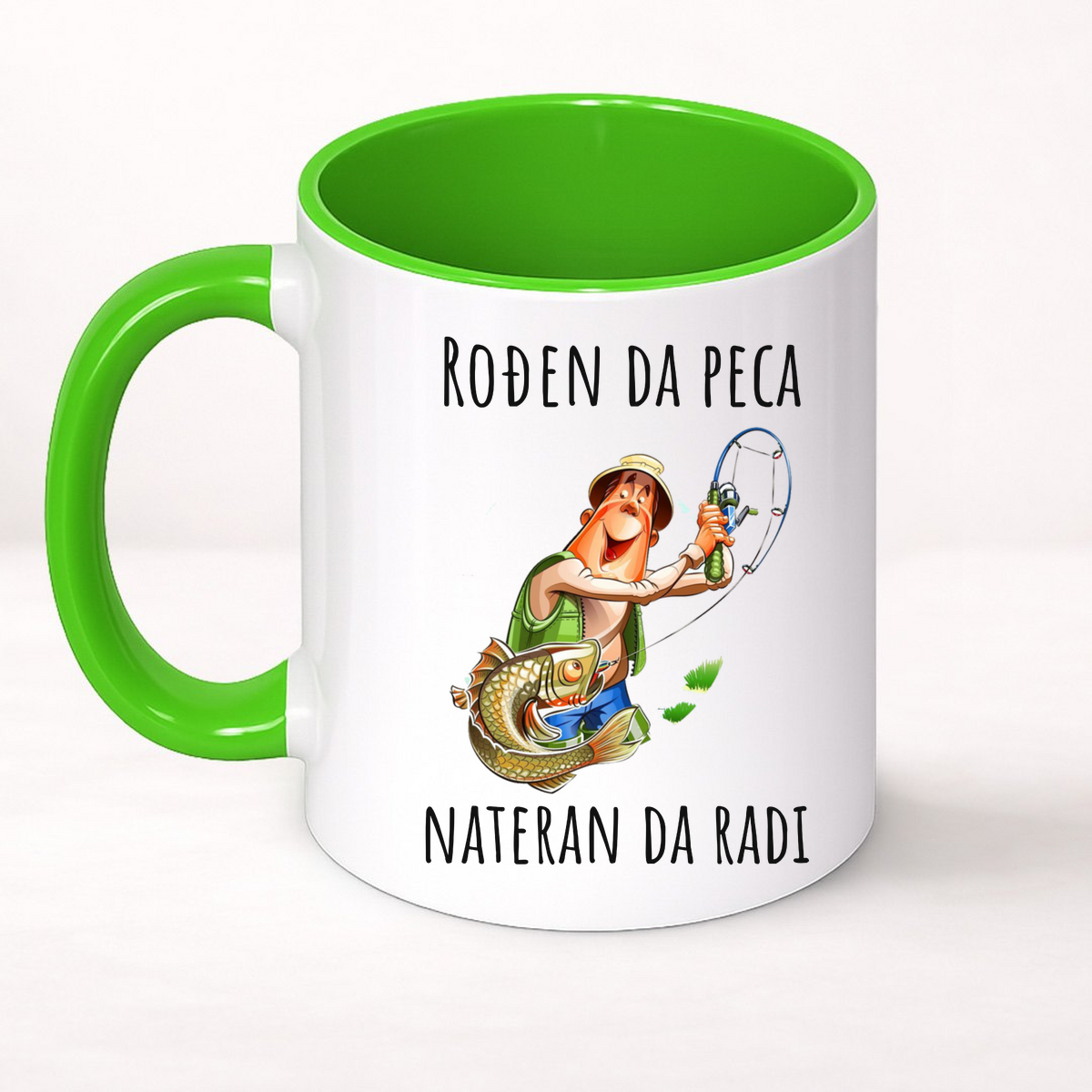 Rođen da peca nateran da radi - Šolja Classic – prikaz proizvoda
